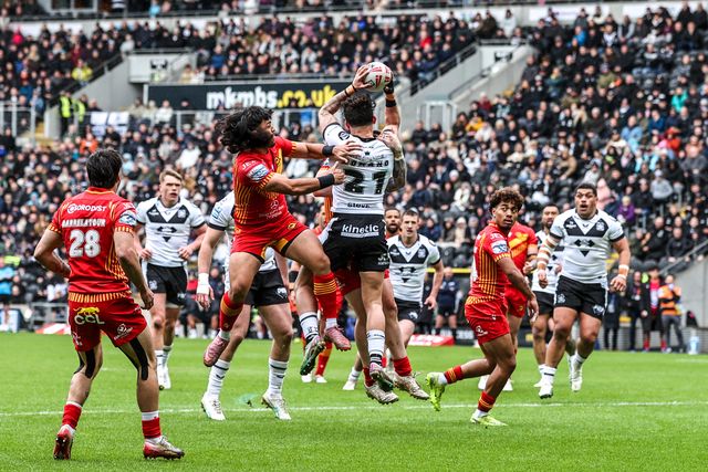 Arthur Romano of Hull FC jumps up to win the high ball and goes over for a try during the Betfred Super League round 6 match Hull FC vs Catalans Dragons at MKM Stadium, Hull, United Kingdom on 29 March 2026

(Photo by Alfie Cosgrove/News Images)