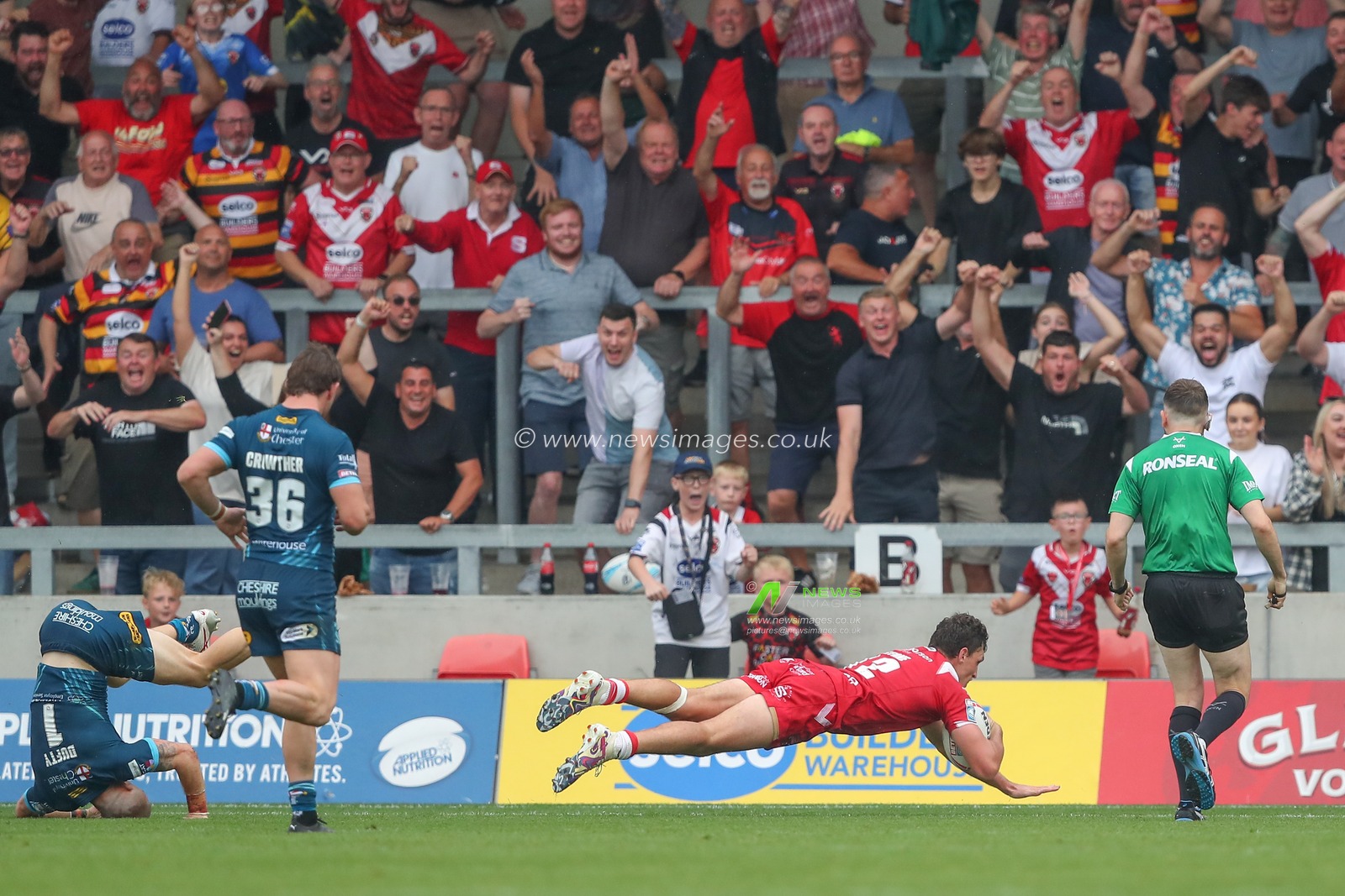 Sam Stone #12 of Salford Red Devils scores the winning try in extra time to make it 24-20 during the Betfred Super League Round 25 match Salford Red Devils vs Warrington Wolves at AJ Bell Stadium, Eccles, United Kingdom, 10th September 2023

(Photo by Gareth Evans/News Images)