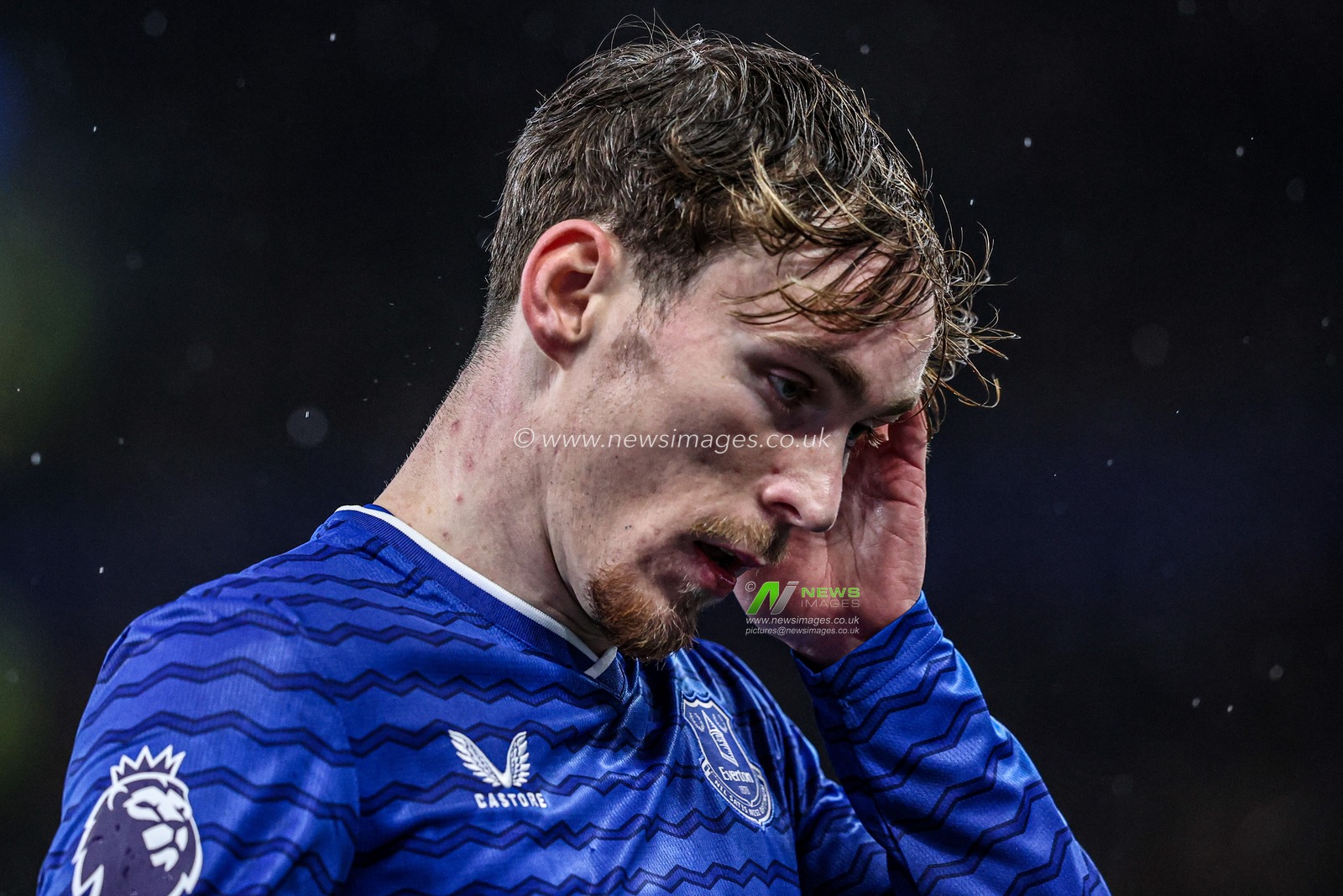 James Garner of Everton during the Premier League match Everton vs Nottingham Forest at Hill Dickinson Stadium, Liverpool, United Kingdom, 6th December 2025

(Photo by Alfie Cosgrove/News Images)

*** GER AUT SUI OUT ***