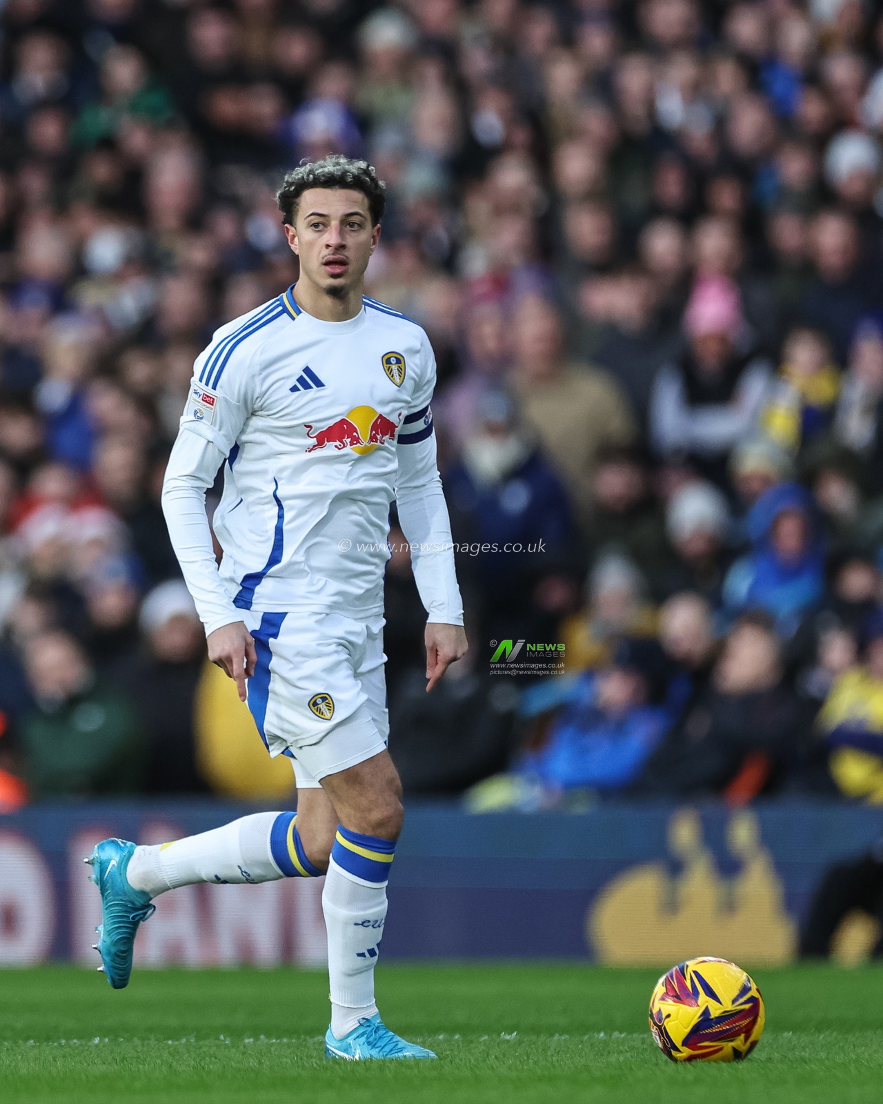 Ethan Ampadu of Leeds United with the ball during the Sky Bet Championship match Leeds United vs Oxford United at Elland Road, Leeds, United Kingdom, 21st December 2024

(Photo by Mark Cosgrove/News Images)