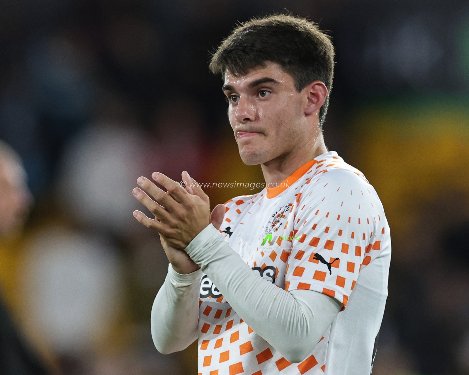 Rob Apter #25 of Blackpool applauds the travelling fans during the Carabao Cup match Wolverhampton Wanderers vs Blackpool at Molineux, Wolverhampton, United Kingdom, 29th August 2023

(Photo by Mark Cosgrove/News Images)