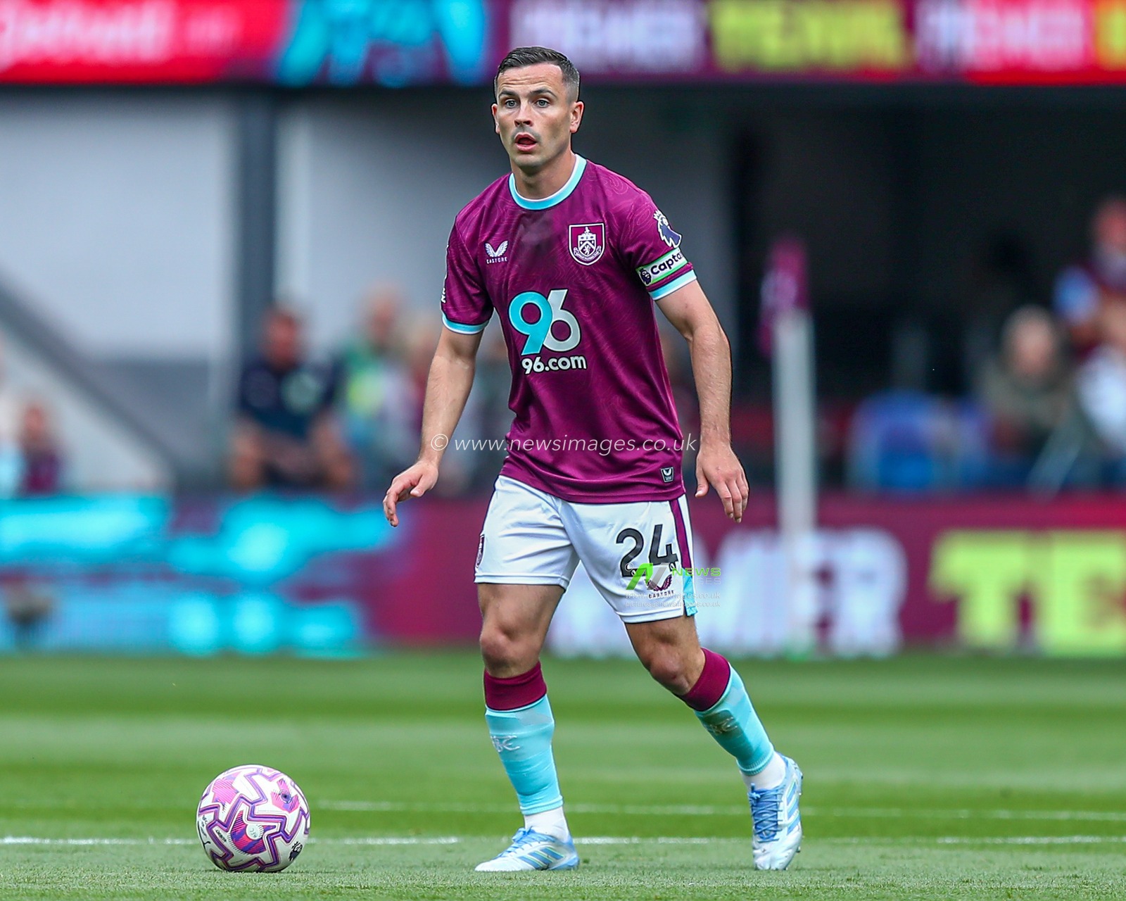 Josh Cullen of Burnley during the Premier League match Burnley vs Sunderland at Turf Moor, Burnley, United Kingdom, 23rd August 2025

(Photo by Jorge Horsted/News Images)