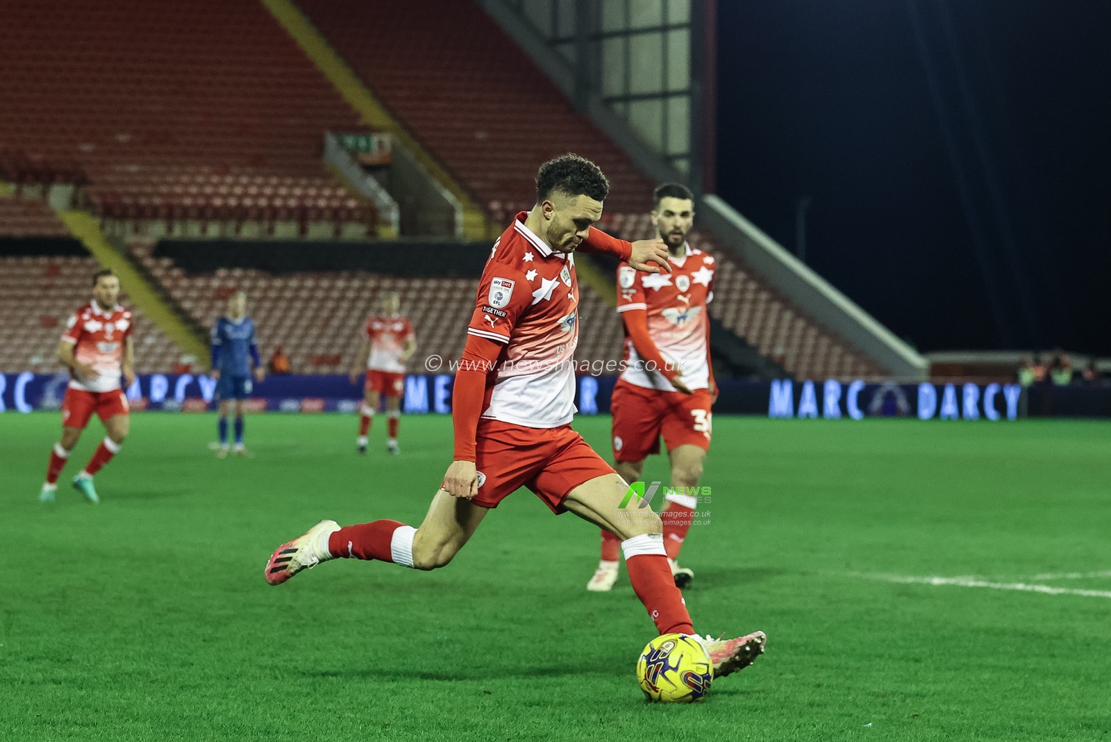 Jordan Williams of Barnsley shoots on goal during the Sky Bet League 1 match Barnsley vs Carlisle United at Oakwell, Barnsley, United Kingdom, 16th January 2024

(Photo by Mark Cosgrove/News Images)