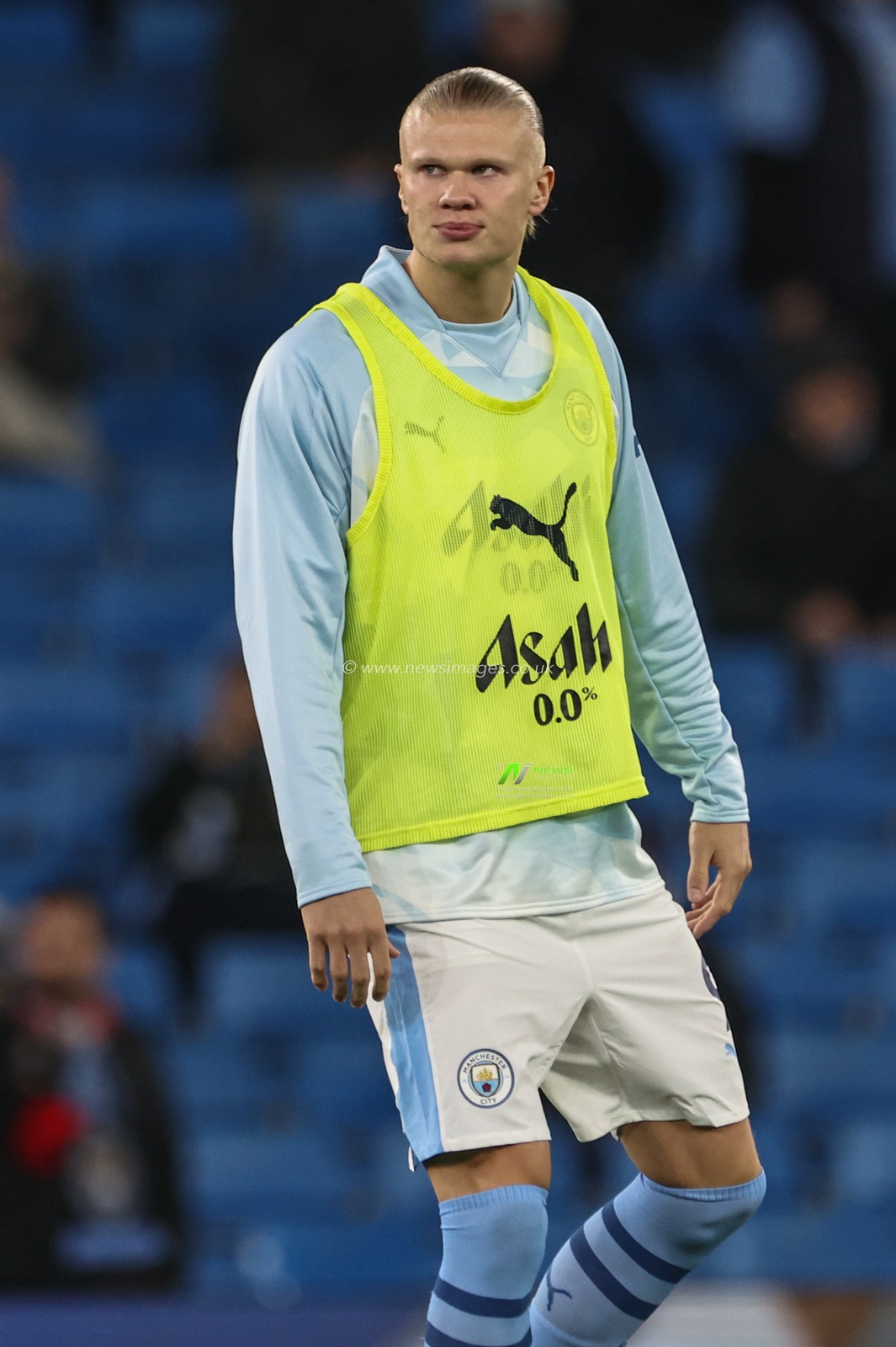 Erling Haaland of Manchester City in the pregame warmup session during the Premier League match Manchester City vs Brentford at Etihad Stadium, Manchester, United Kingdom, 20th February 2024

(Photo by Mark Cosgrove/News Images)