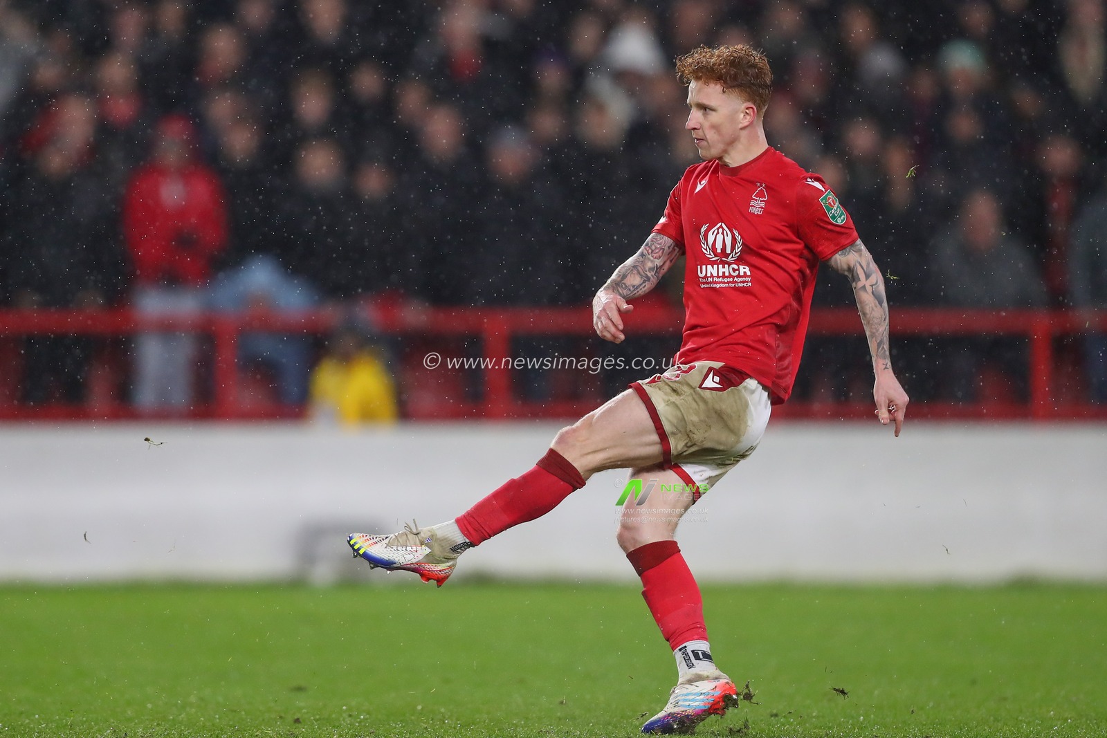 Jack Colback #8 of Nottingham Forest watches his penalty go in during the Carabao Cup Quarter Final match Nottingham Forest vs Wolverhampton Wanderers at City Ground, Nottingham, United Kingdom, 11th January 2023

(Photo by Gareth Evans/News Images)