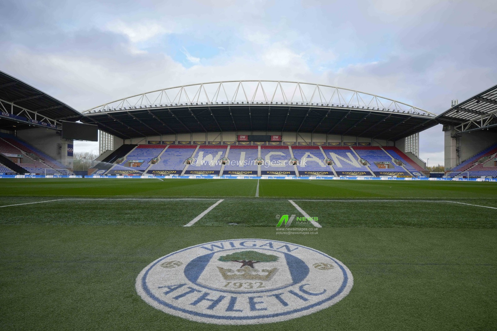 General view of DW Stadium before the Sky Bet Championship match Wigan Athletic vs Blackpool at DW Stadium, Wigan, United Kingdom, 12th November 2022

(Photo by Steve Flynn/News Images)