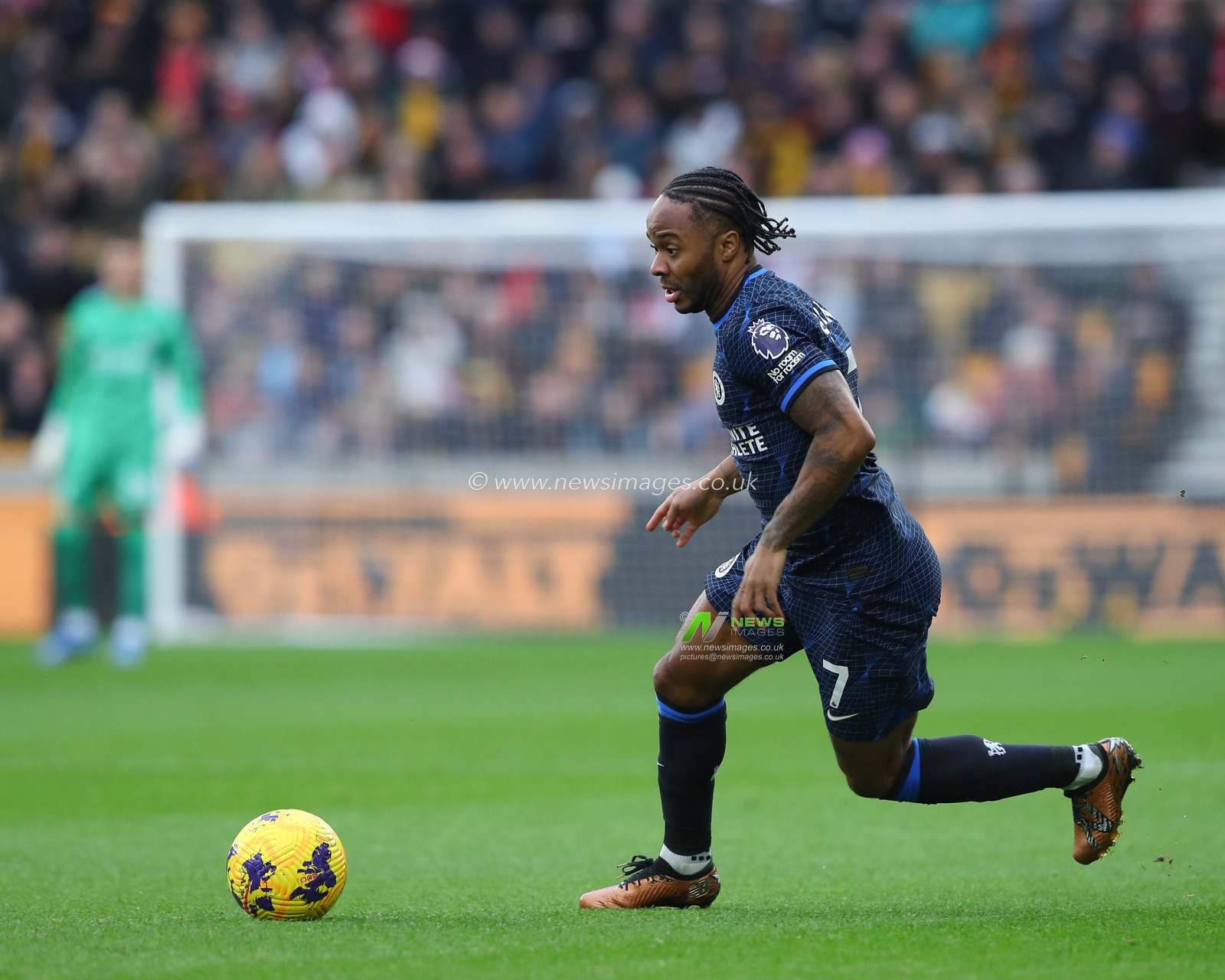 Raheem Sterling of Chelsea breaks with the ball, during the Premier League match Wolverhampton Wanderers vs Chelsea at Molineux, Wolverhampton, United Kingdom, 24th December 2023

(Photo by Gareth Evans/News Images)