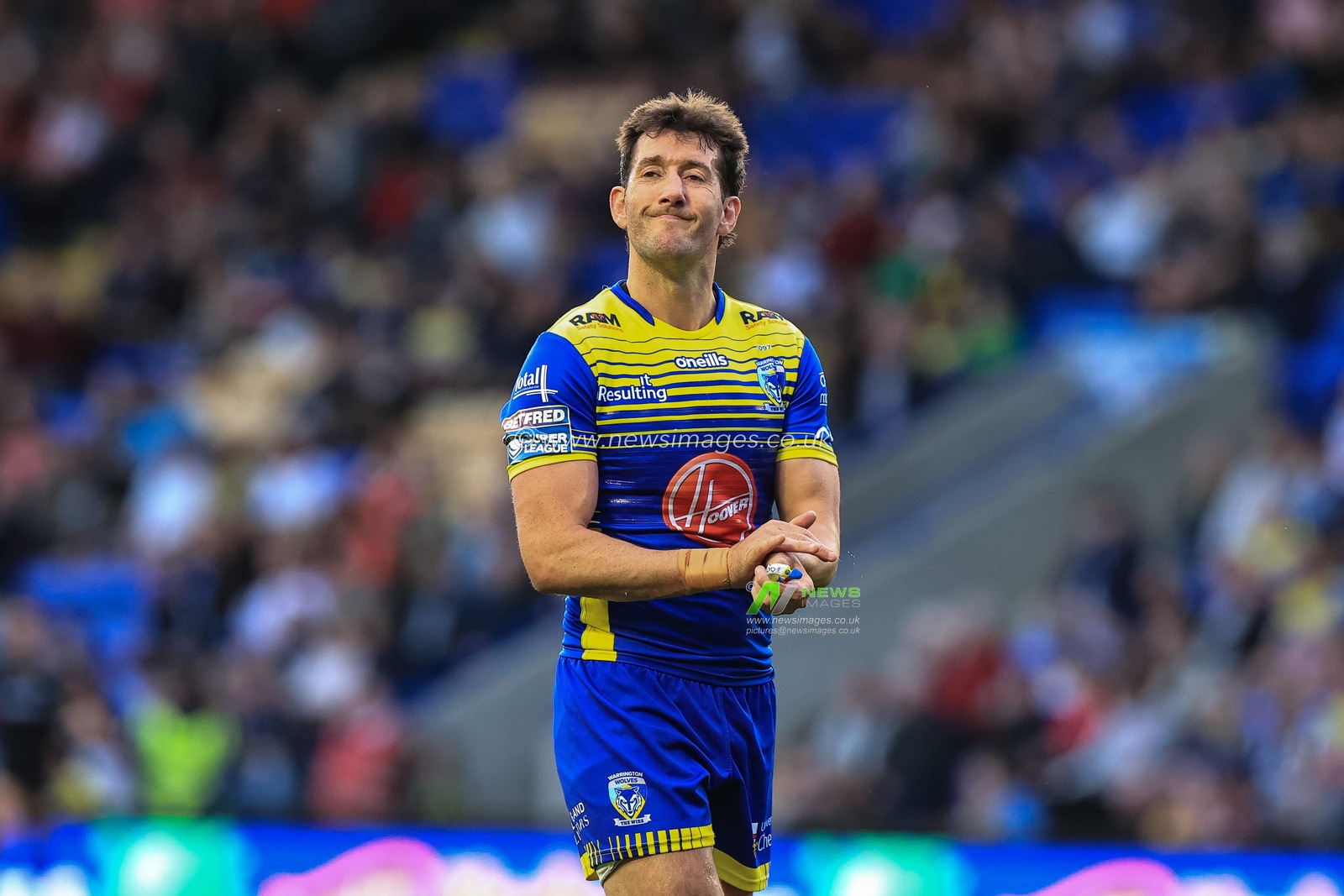 Stefan Ratchford #1 of Warrington Wolves applauds Gareth Widdop #6 of Warrington Wolves after going over