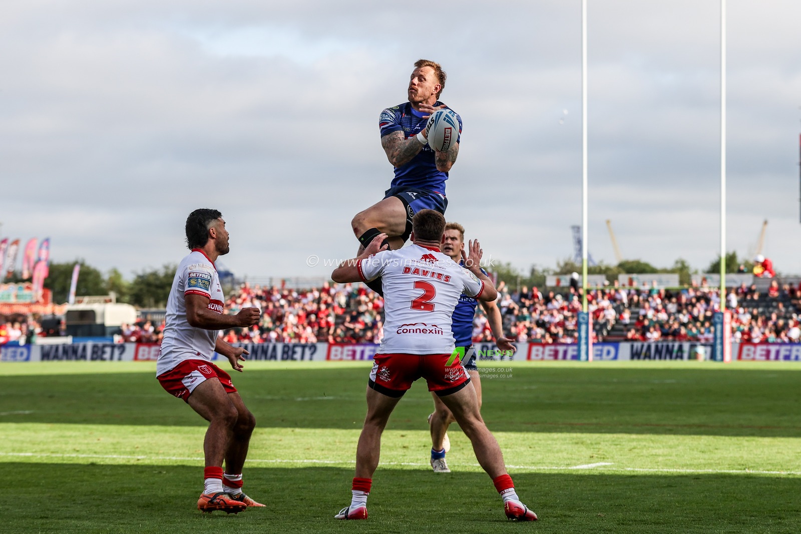 Tom Johnstone of Wakefield Trinity jumps up to win the high ball during the Betfred Super League round 18 match Hull KR vs Wakefield Trinity at Sewell Group Craven Park, Hull, United Kingdom on 11 July 2026

(Photo by Alfie Cosgrove/News Images)