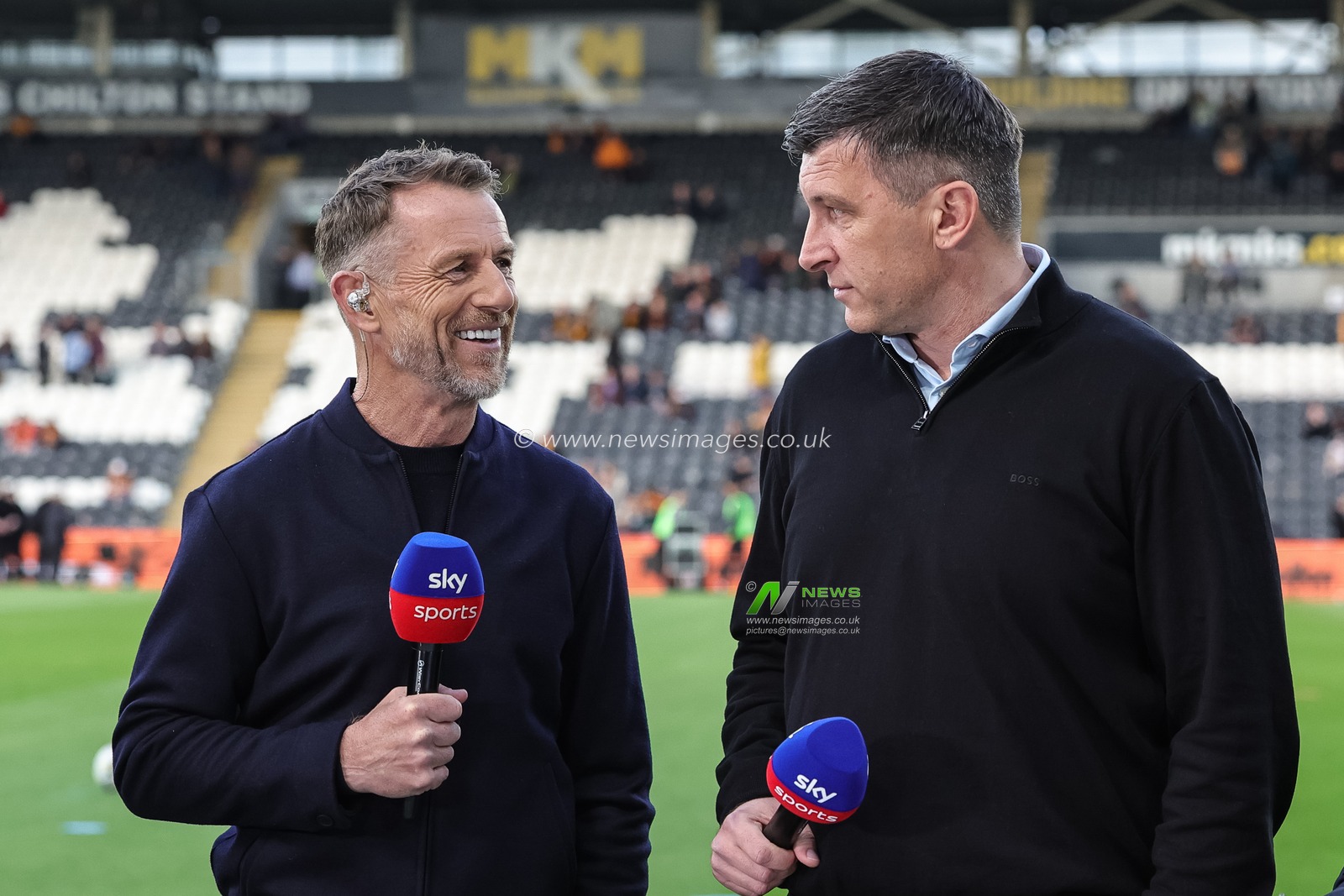 Gary Rowett speaks to Sergej Jakirovi manager of Hull City during the Sky Bet Championship Play-Offs Semi-Final first leg Hull City v Millwall at MKM Stadium, Hull, United Kingdom on 08 May 2026

(Photo by Mark Cosgrove/News Images)
