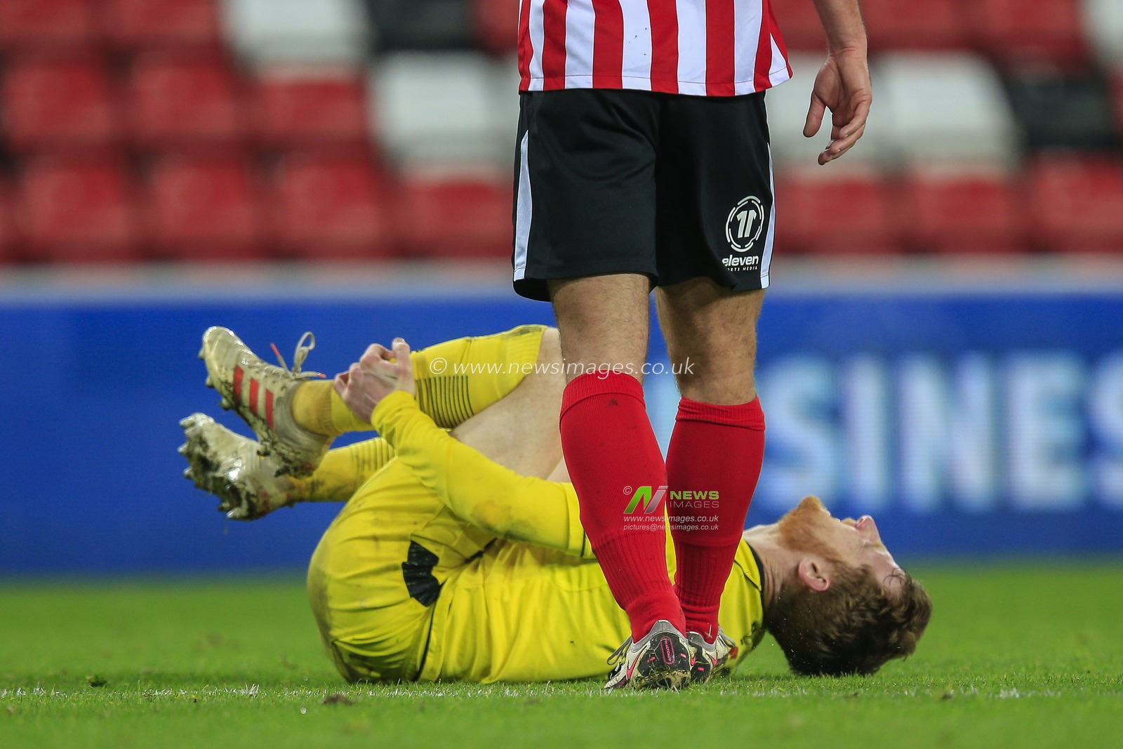 Stephen Quinn #7 of Burton Albion is injured