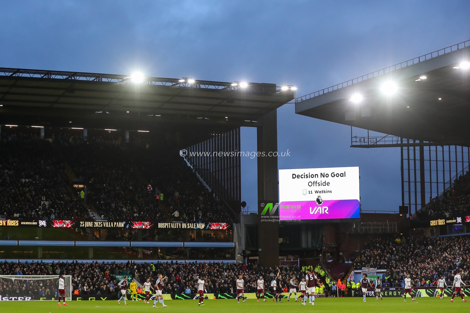 Ollie Watkins of Aston Villa has his goal rules out by VAR during the Premier League match Aston Villa vs West Ham United at Villa Park, Birmingham, United Kingdom, 26th January 2025

(Photo by Gareth Evans/News Images)