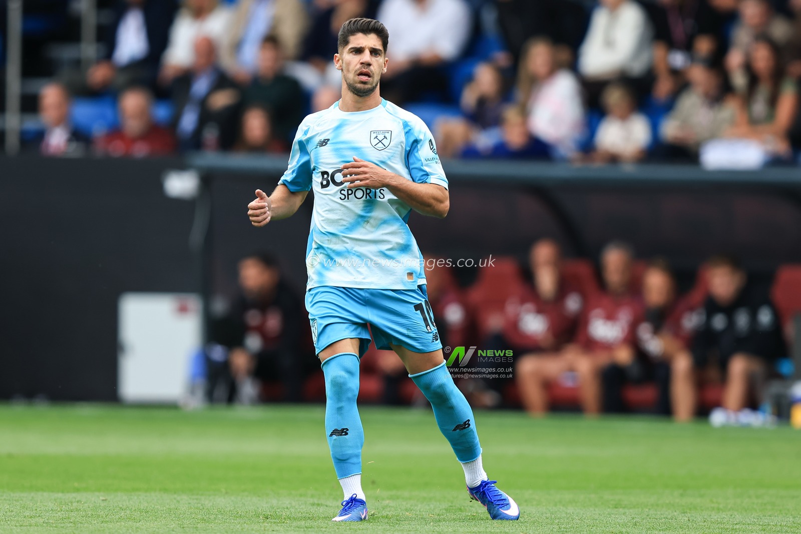 Manor Solomon of West Ham United during the Sky Bet Championship match Burnley vs West Ham United at Turf Moor, Burnley, United Kingdom on 16 August 2026

(Photo by Jorge Horsted/News Images)