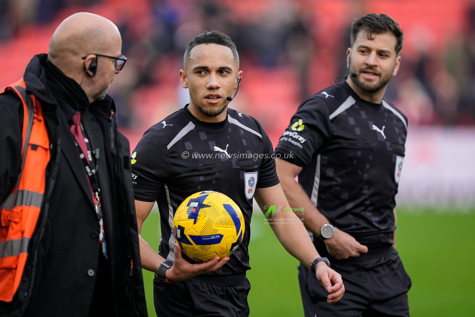 Referee Ruebyn Ricardo is escorted off the pitch at full time during the Sky Bet Championship match Stoke City vs Swansea City at Bet365 Stadium, Stoke-on-Trent, United Kingdom, 13th December 2025

(Photo by Maynard Manyowa/News Images)

*** GER AUT SUI OUT ***