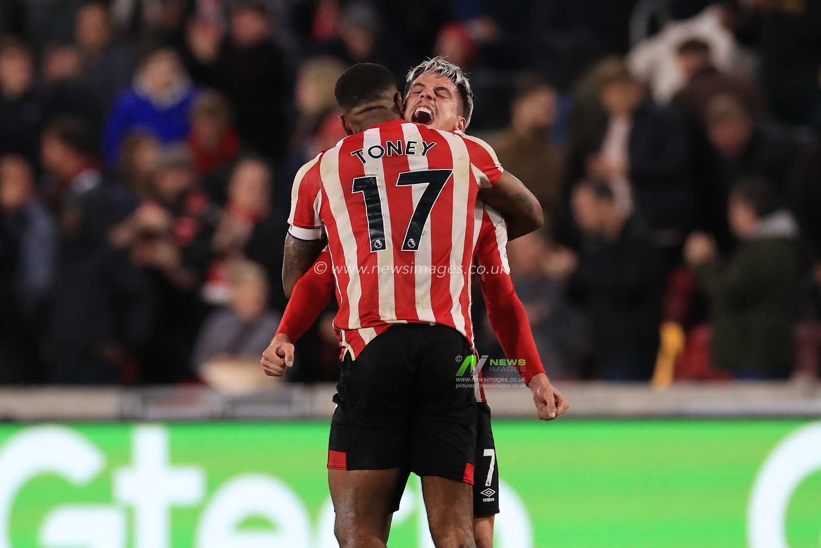 Sergi CanÃ³s #7 of Brentford and Ivan Toney #17 of Brentford celebrate at full time during the Premier League match Brentford vs Brighton and Hove Albion at Brentford Community Stadium, London, United Kingdom, 14th October 2022

(Photo by Carlton Myrie/News Images)