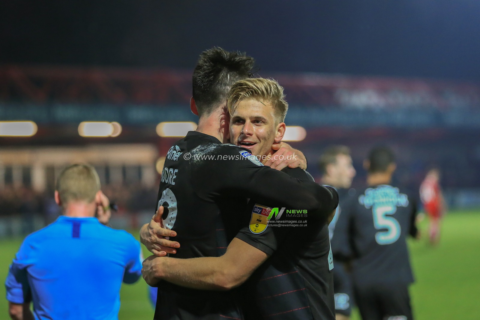 17th November 2018, Crown Ground, Accrington, England; Sky Bet League One, Accrington Stanley v Barnsley ; Kieffer Moore (19) of Barnsley celebrates his goal with Brad Potts of (20) Barnsley 


Credit: Mark Cosgrove/News Images

English Football League images are subject to DataCo Licence