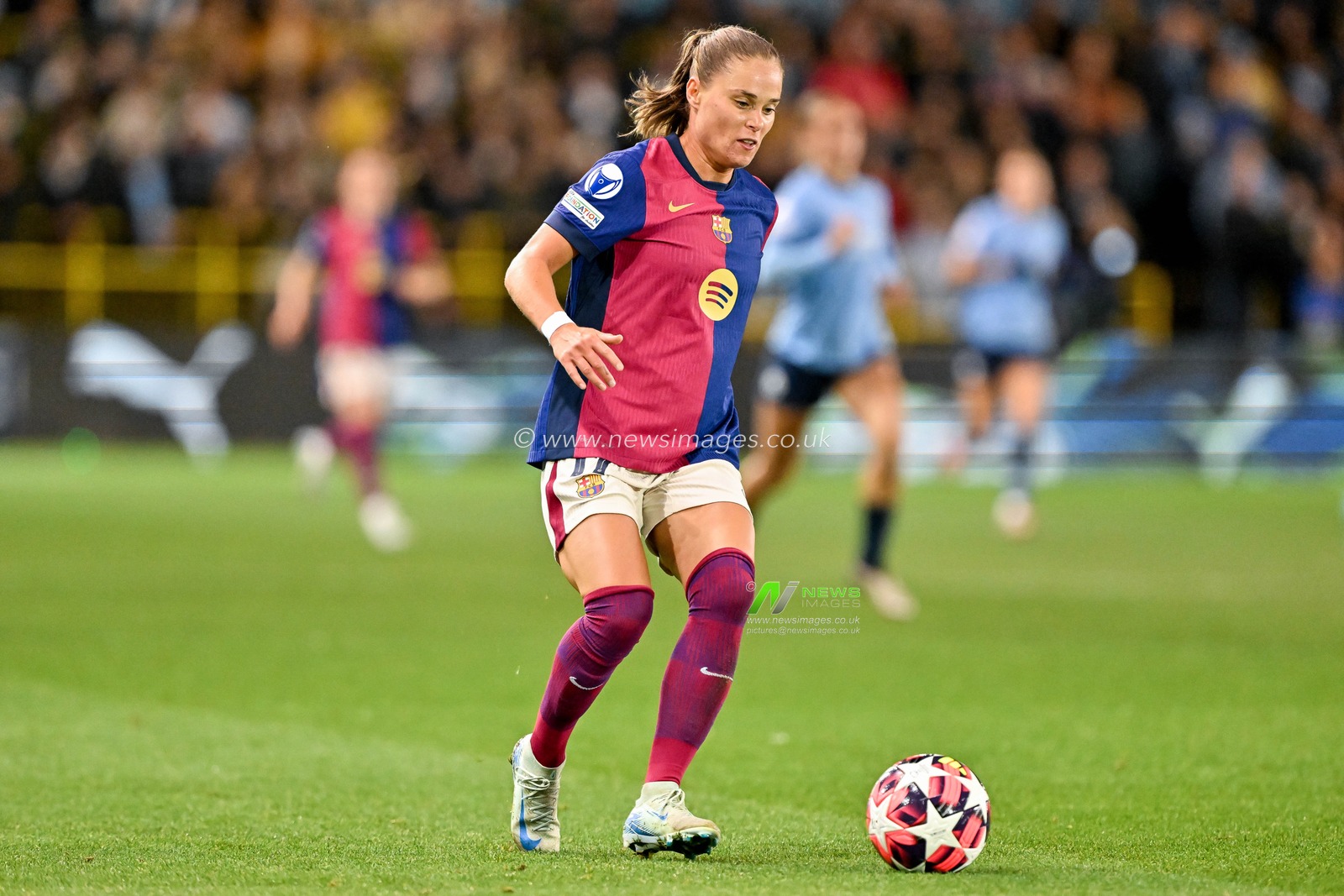 Ewa Pajor of Barcelona FemenÃ­ breaks with the ball during the UEFA Women's Champions League match  - Group D - Manchester City vs Barcelona at Manchester City Academy Stadium, Manchester, United Kingdom, 9th October 2024

(Photo by Cody Froggatt/News Images)
