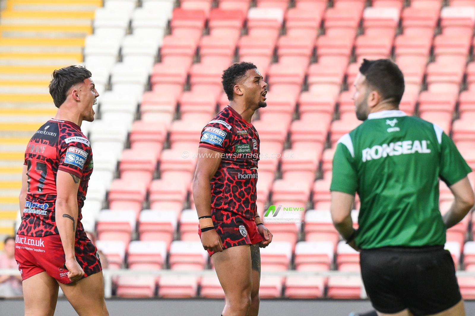 Umyla Hanley of Leigh Leopards celebrates his try during the Betfred Super League Round 11 match Leigh Leopards vs Salford Red Devils at Leigh Sports Village, Leigh, United Kingdom, 10th May 2024

(Photo by Craig Thomas/News Images)
