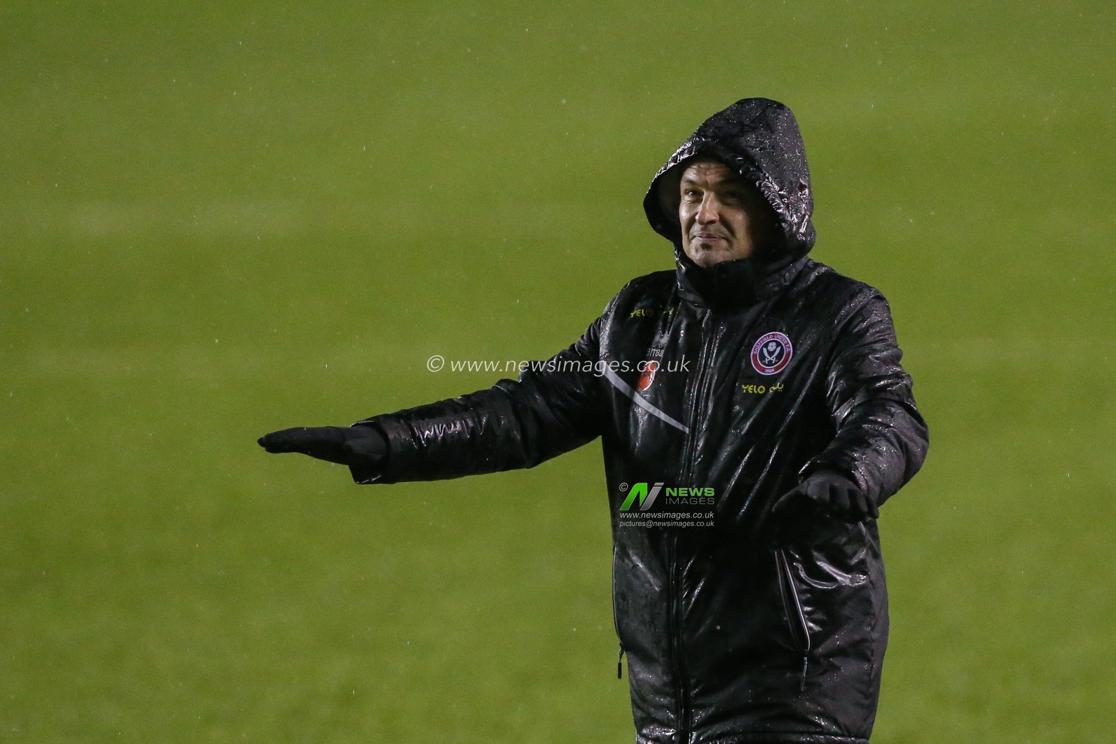 Paul Heckingbottom Manager of Sheffield United acknowledges the fans at the final whistle during the Emirates FA Cup Third Round match Millwall vs Sheffield United at The Den, London, United Kingdom, 7th January 2023

(Photo by Arron Gent/News Images)