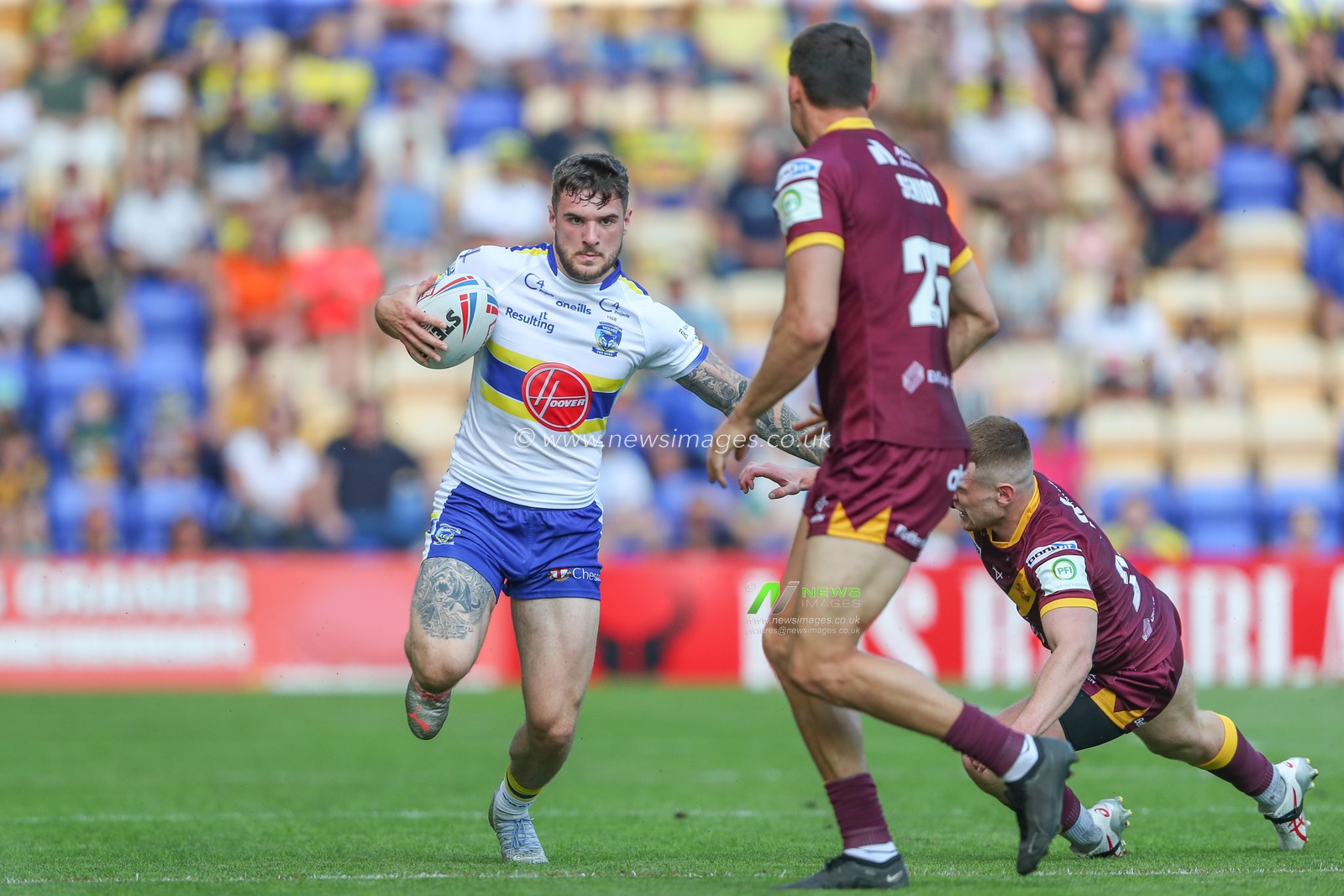 Connor Wrench #20 of Warrington Wolves in action during the Betfred Super League Round 15 match Warrington Wolves vs Huddersfield Giants at Halliwell Jones Stadium, Warrington, United Kingdom, 10th June 2023

(Photo by Gareth Evans/News Images)