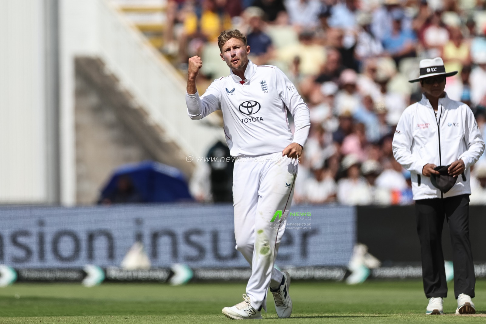 Joe Root of England celebrates bowling out Washington Sundarduring the 2nd Rothesay Test Match day 2 England vs India at Edgbaston, Birmingham, United Kingdom, 3rd July 2025

(Photo by Mark Cosgrove/News Images)