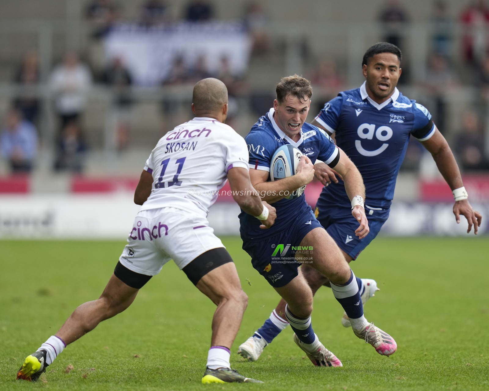 Sale Sharks Tom Roebuck runs at Northampton Saints Courtnall Skosan during the Gallagher Premiership match Sale Sharks vs Northampton Saints at AJ Bell Stadium, Eccles, United Kingdom, 11th September 2022

(Photo by Steve Flynn/News Images)