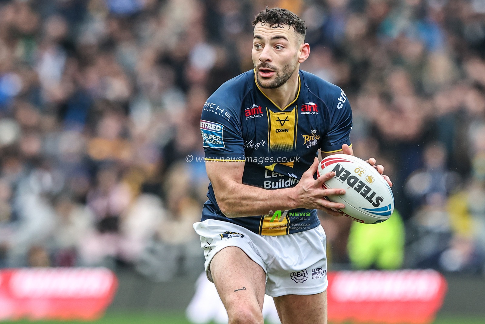 Jake Connor of Leeds Rhinos breaks with the ball during the Betfred Super League round 4 match Leeds Rhinos vs Castleford Tigers at AMT Headingley Stadium, Leeds, United Kingdom on 08 March 2026

(Photo by Alfie Cosgrove/News Images)