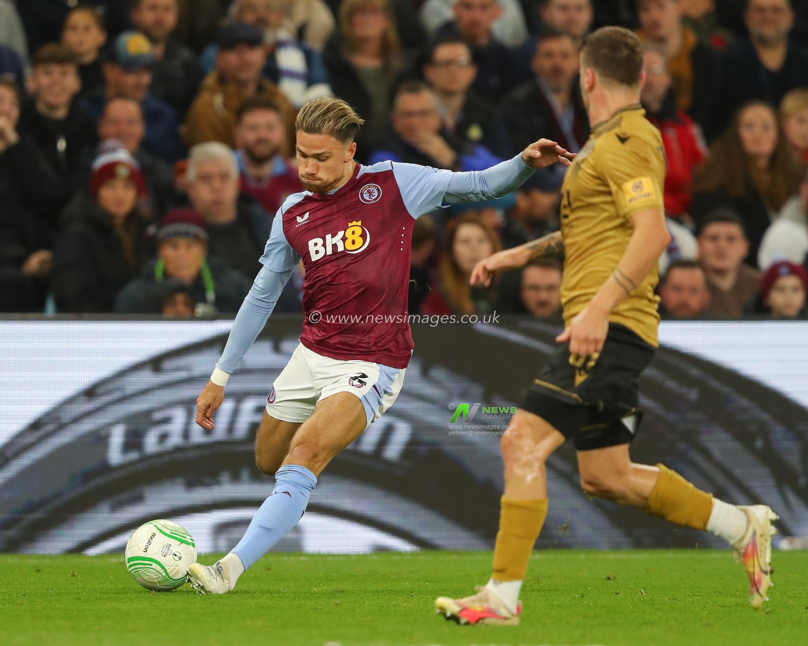 Matty Cash #2 of Aston Villa crosses the ball during the UEFA Europa Conference League match Aston Villa vs HÅ K Zrinjski Mostar at Villa Park, Birmingham, United Kingdom, 5th October 2023

(Photo by Gareth Evans/News Images)