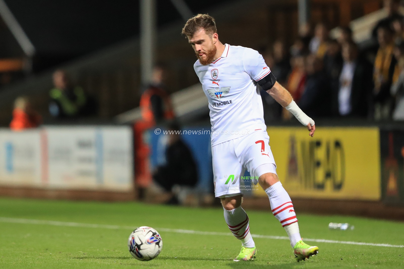 Nicky Cadden #7 of Barnsley breaks with the ball during the Sky Bet League 1 match Cambridge United vs Barnsley at Abbey Stadium, Cambridge, United Kingdom, 3rd October 2023

(Photo by Alfie Cosgrove/News Images)