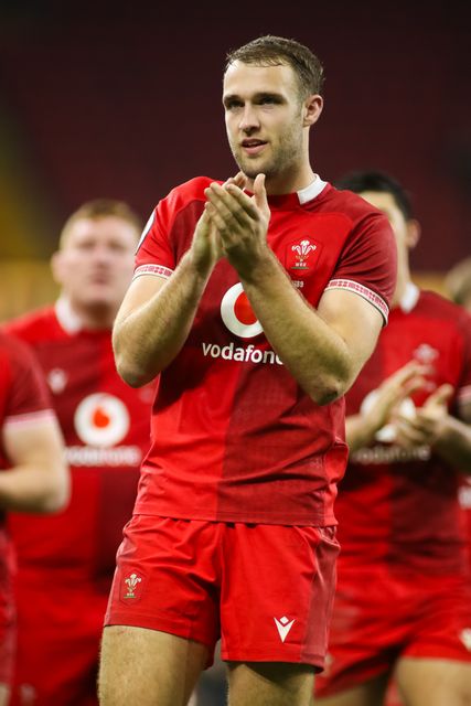 Max Llewellyn of Wales applauds the crowd during the Quilter Nations Series 2025 match Wales vs New Zealand at Principality Stadium, Cardiff, United Kingdom, 22nd November 2025

(Photo by Andrew Lewis/News Images)

*** GER AUT SUI OUT ***