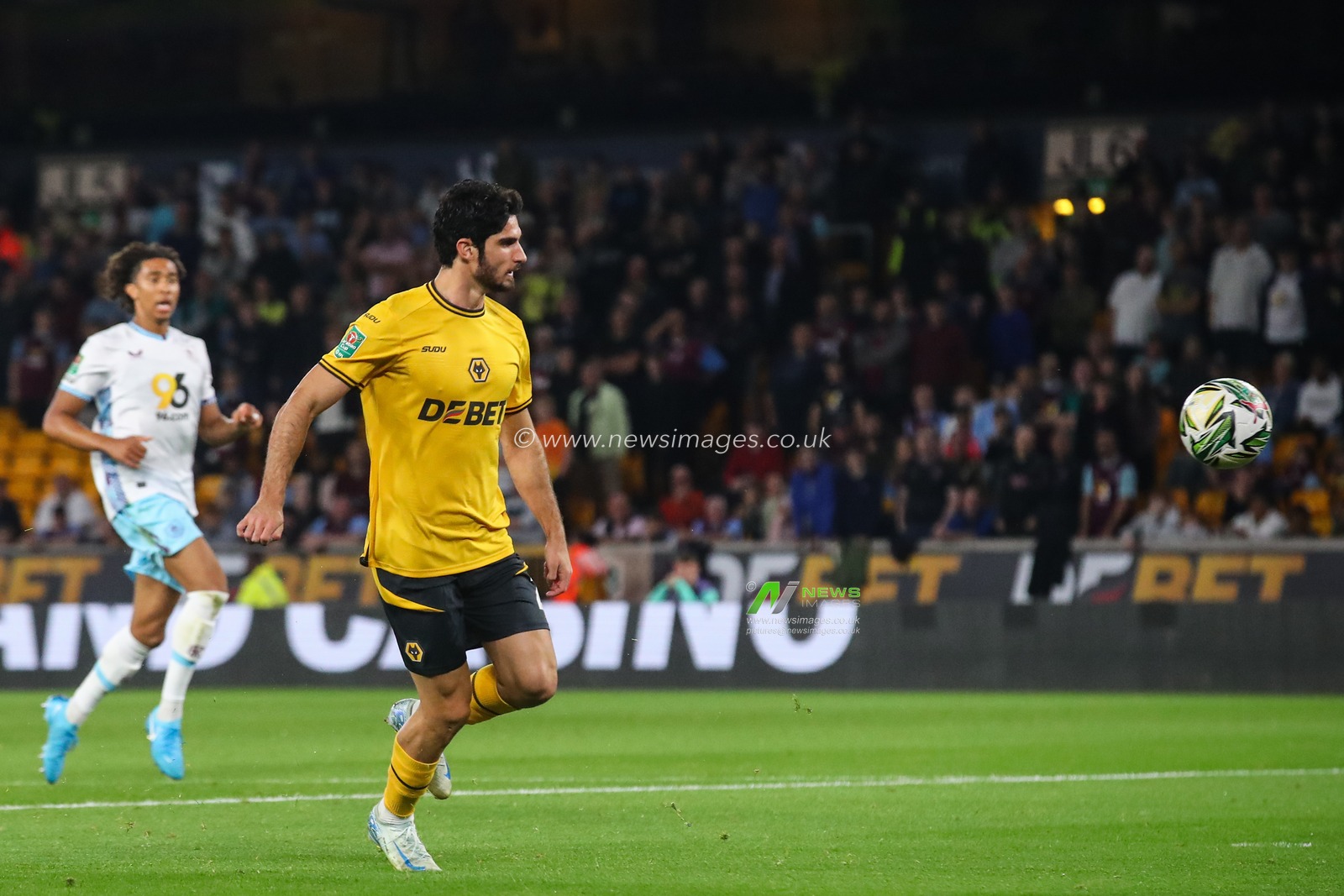 GonÃ§alo Guedes of Wolverhampton Wanderers scores a goal to make it 0-2 during the Carabao Cup match Wolverhampton Wanderers vs Burnley at Molineux, Wolverhampton, United Kingdom, 28th August 2024

(Photo by Gareth Evans/News Images)