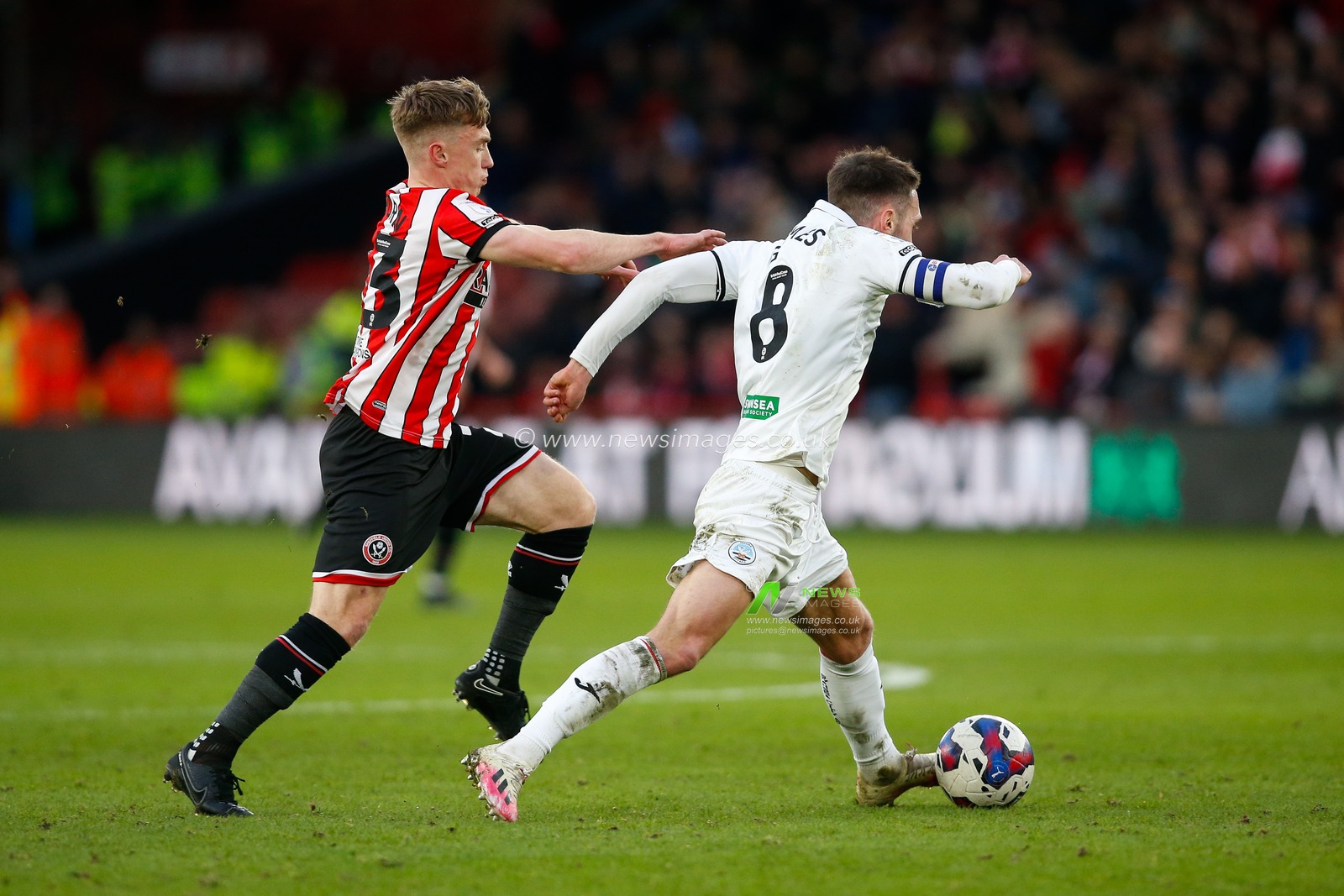 Ben Osborn #23 of Sheffield United and Matt Grimes #8 of Swansea City during the Sky Bet Championship match Sheffield United vs Swansea City at Bramall Lane, Sheffield, United Kingdom, 11th February 2023

(Photo by Ben Early/News Images)