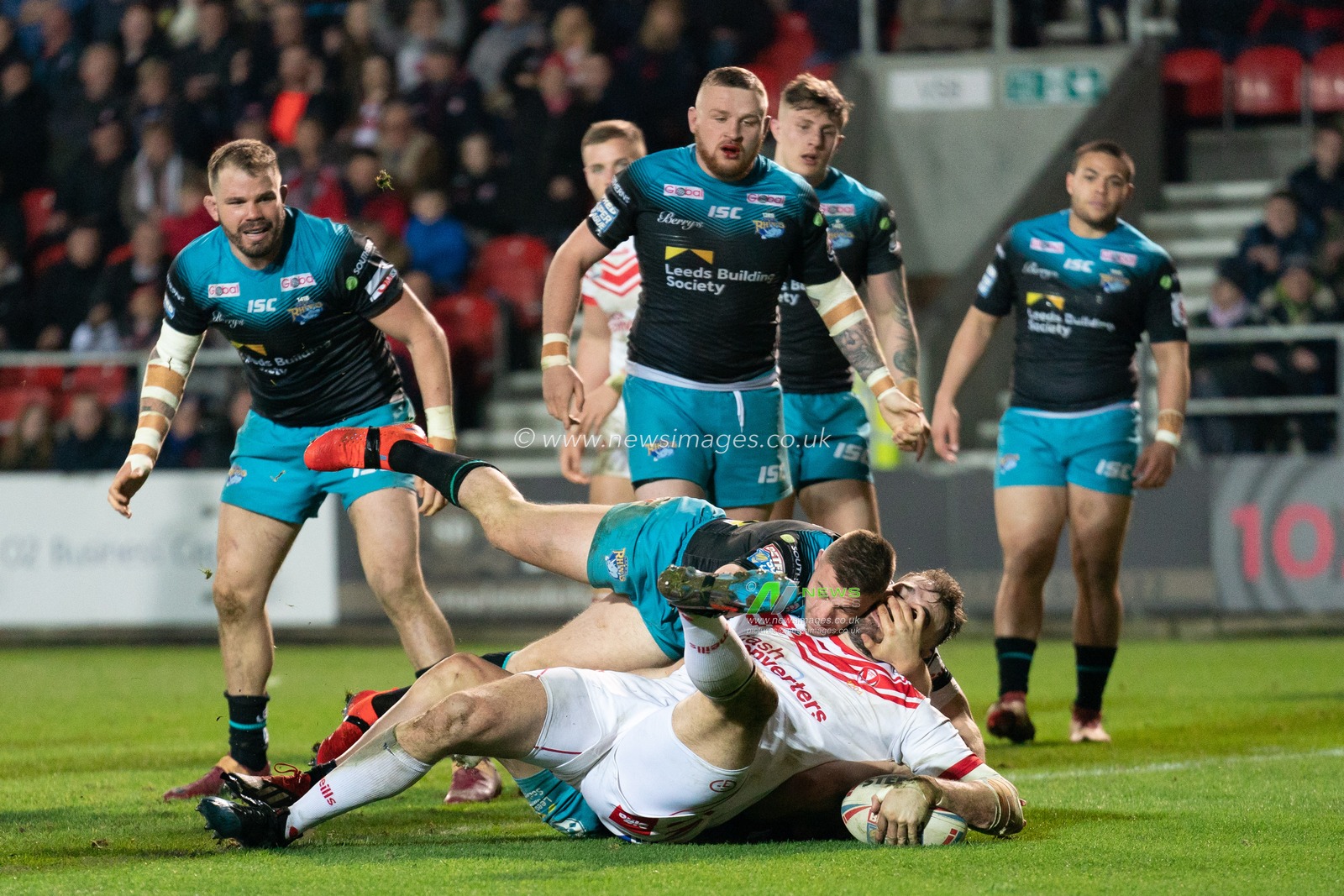 St. Helens's Alex Walmsley scores his sides third try



22nd February 2019 , Totally Wicked Stadium, St Helens, England;  Betfred Super League, Round 3, St Helens vs Leeds Rhinos

Credit: Terry Donnelly/News Images