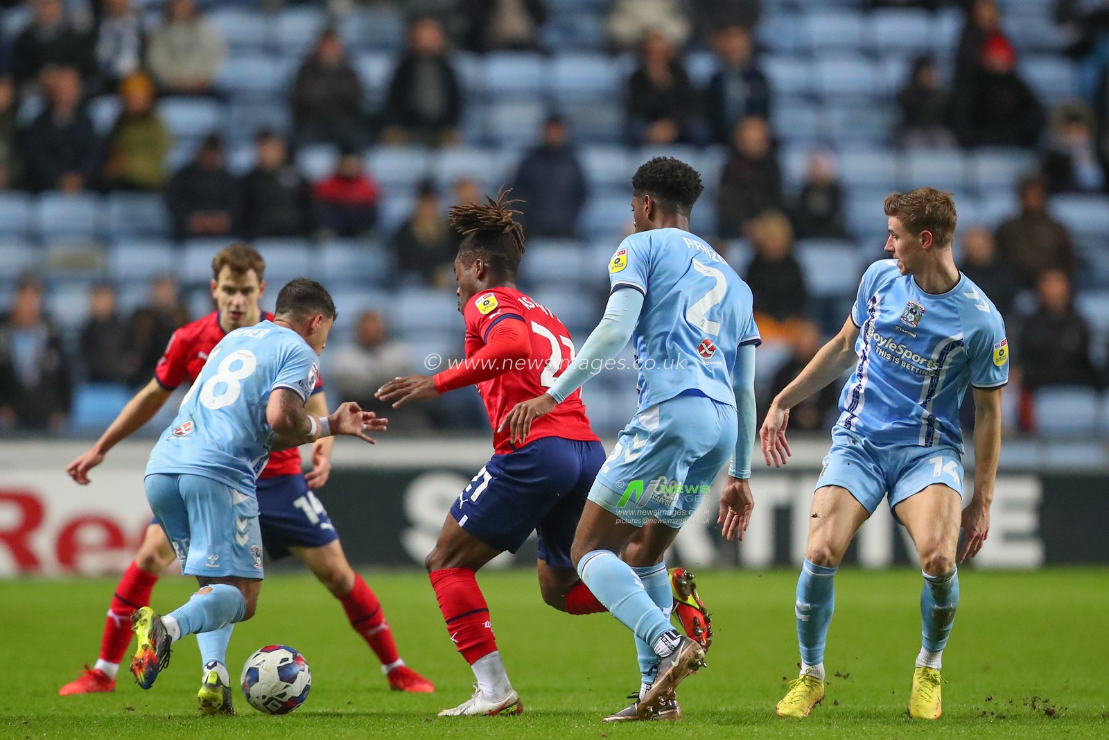 Brandon Thomas-Asante #21 of West Bromwich Albion is tackled by Gustavo Hamer #38 of Coventry City during the Sky Bet Championship match Coventry City vs West Bromwich Albion at Coventry Building Society Arena, Coventry, United Kingdom, 21st December 2022

(Photo by Gareth Evans/News Images)