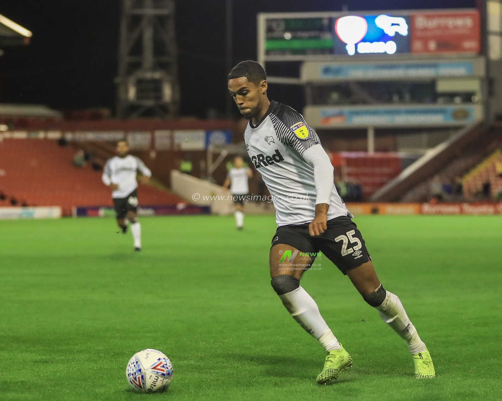2nd October 2019, Oakwell, Barnsley, England; Sky Bet Championship, Barnsley v Derby County : Max Lowe (25) of Derby County with the ball 

Credit: Mark Cosgrove/News Images