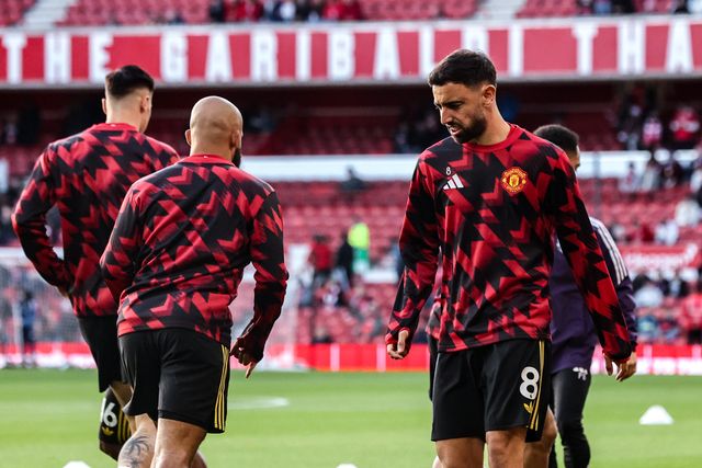 Bruno Fernandes of Manchester United in the pre-game warm up during the Premier League match Nottingham Forest vs Manchester United at City Ground, Nottingham, United Kingdom, 1st November 2025

(Photo by Alfie Cosgrove/News Images)

*** GER AUT SUI OUT ***