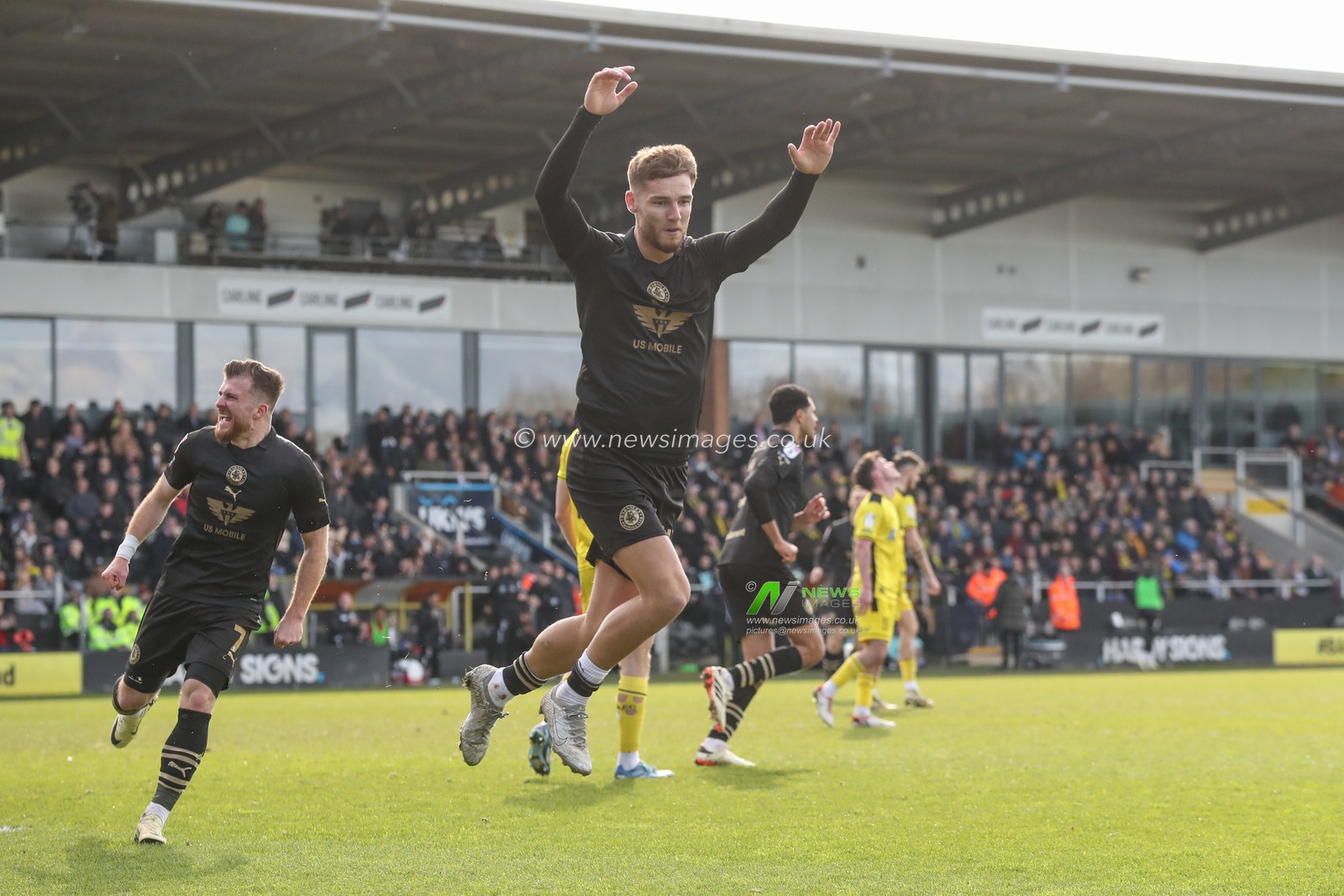 John Mcatee of Barnsley celebrates his goal to make it 1-1 during the Sky Bet League 1 match Burton Albion vs Barnsley at Pirelli Stadium, Burton upon Trent, United Kingdom, 1st April 2024

(Photo by Alfie Cosgrove/News Images)