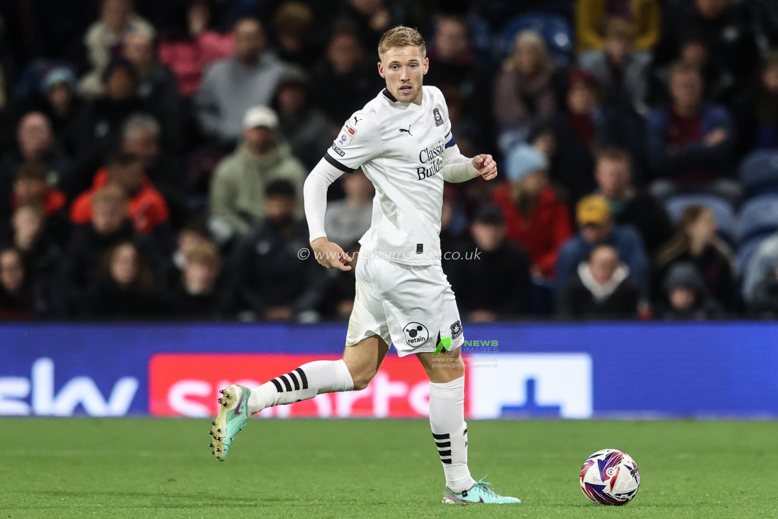 Lewis Gibson of Plymouth Argyle in action during the Sky Bet Championship match Burnley vs Plymouth Argyle at Turf Moor, Burnley, United Kingdom, 1st October 2024

(Photo by Alfie Cosgrove/News Images)