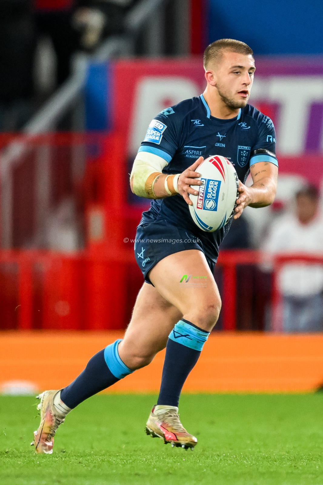 Mikey Lewis of Hull KR breaks with the ball during the Betfred Super League Grand Final match Wigan Warriors vs Hull KR at Old Trafford, Manchester, United Kingdom, 12th October 2024

(Photo by Craig Thomas/News Images)