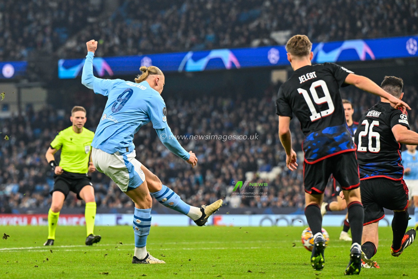 Erling Haaland  of Manchester City scores to make it 3-0 during the UEFA Champions League match Manchester City vs F.C. Copenhagen at Etihad Stadium, Manchester, United Kingdom, 6th March 2024

(Photo by Cody Froggatt/News Images)