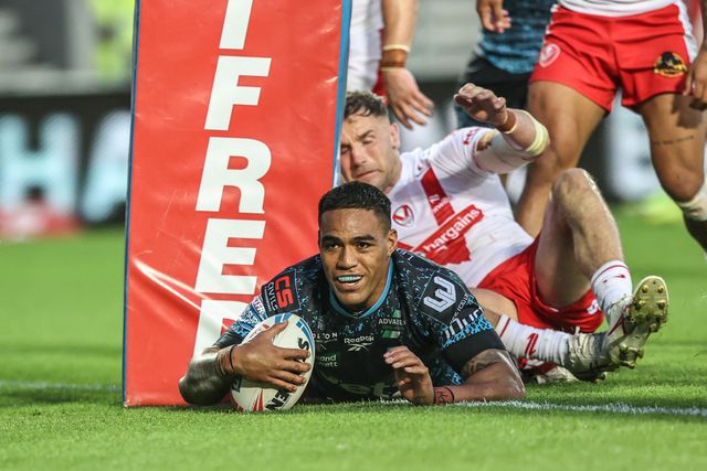 Joe Ofahengaue of Leigh Leapords goes over for a try during the Betfred Super League round 19 match St Helens vs Leigh Leopards at Totally Wicked Stadium, St Helens, United Kingdom, 17th July 2025

(Photo by Alfie Cosgrove/News Images)