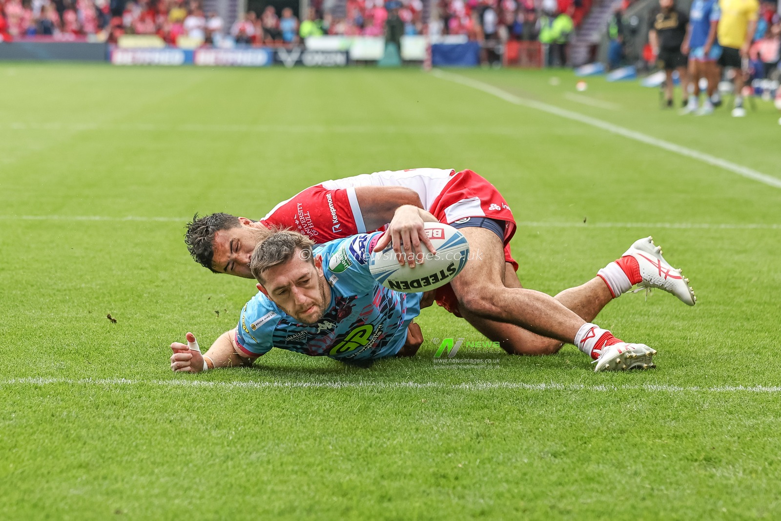 Jake Wardle of Wigan Warriors goes over for a try during the Betfred Challenge Cup Semi-Final Hull KR v Wigan Warriors at Eco-Power Stadium, Doncaster, United Kingdom, 18th May 2024

(Photo by Mark Cosgrove/News Images)
