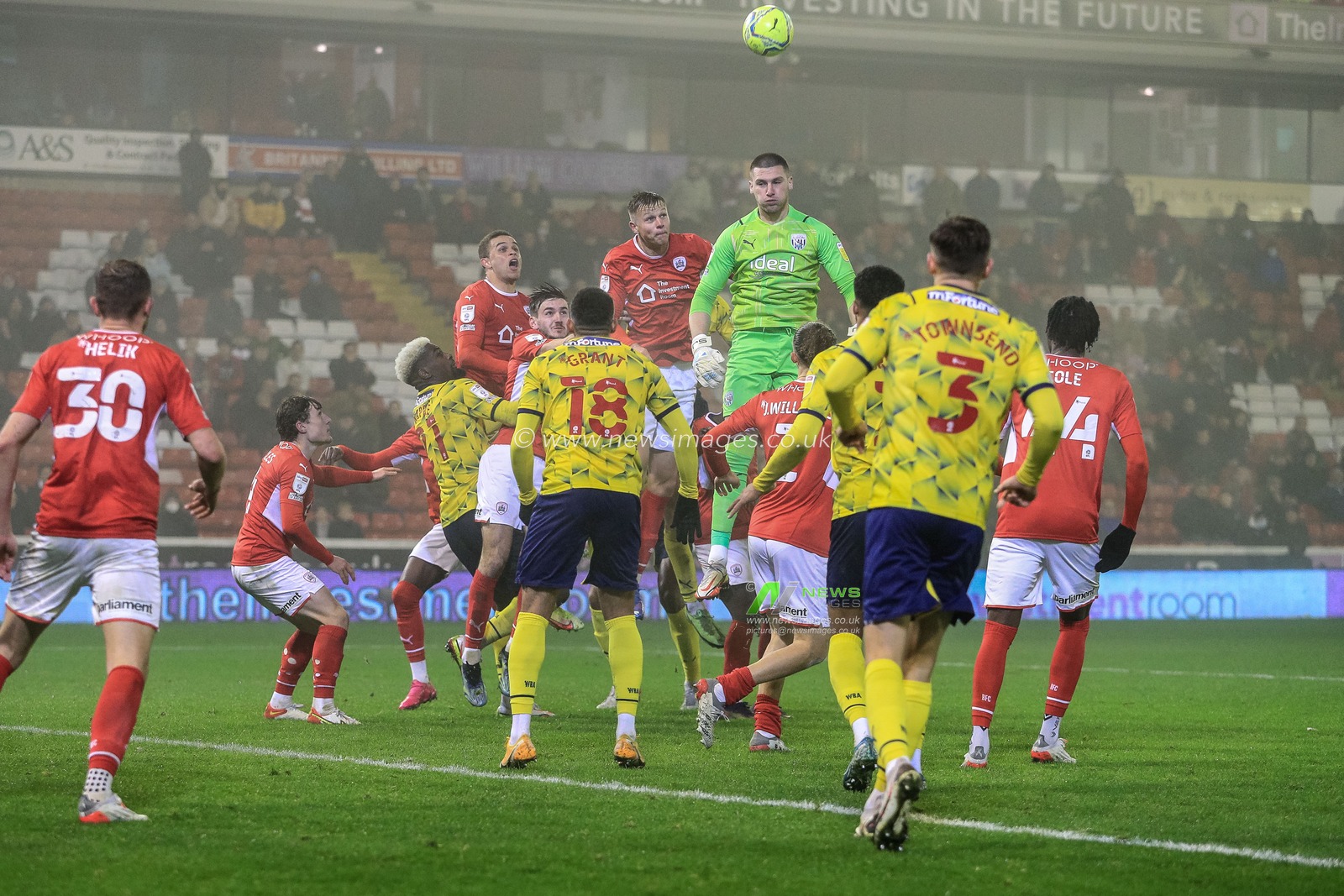 Sam Johnstone #1 of West Bromwich Albion joins the attack late in stoppage time