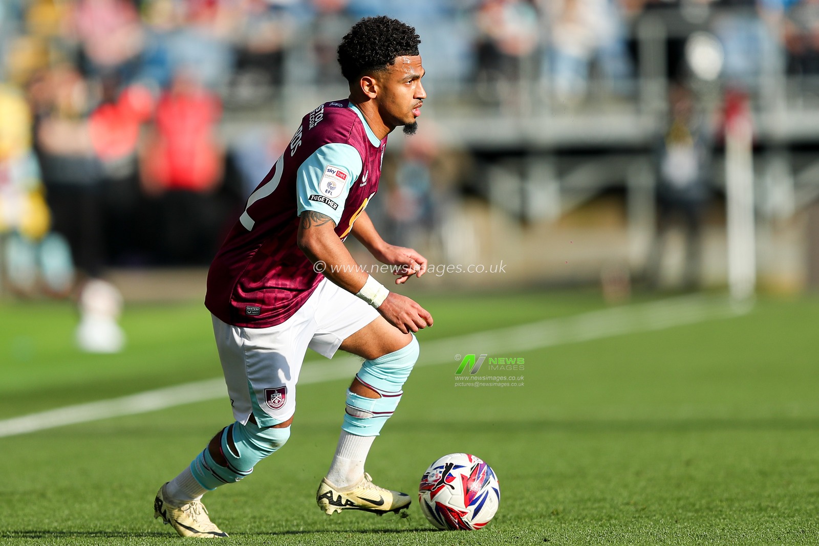 Marcus Edwards of Burnley dribbles forward during the Sky Bet Championship match Burnley vs Luton Town at Turf Moor, Burnley, United Kingdom, 8th March 2025

(Photo by Jorge Horsted/News Images)