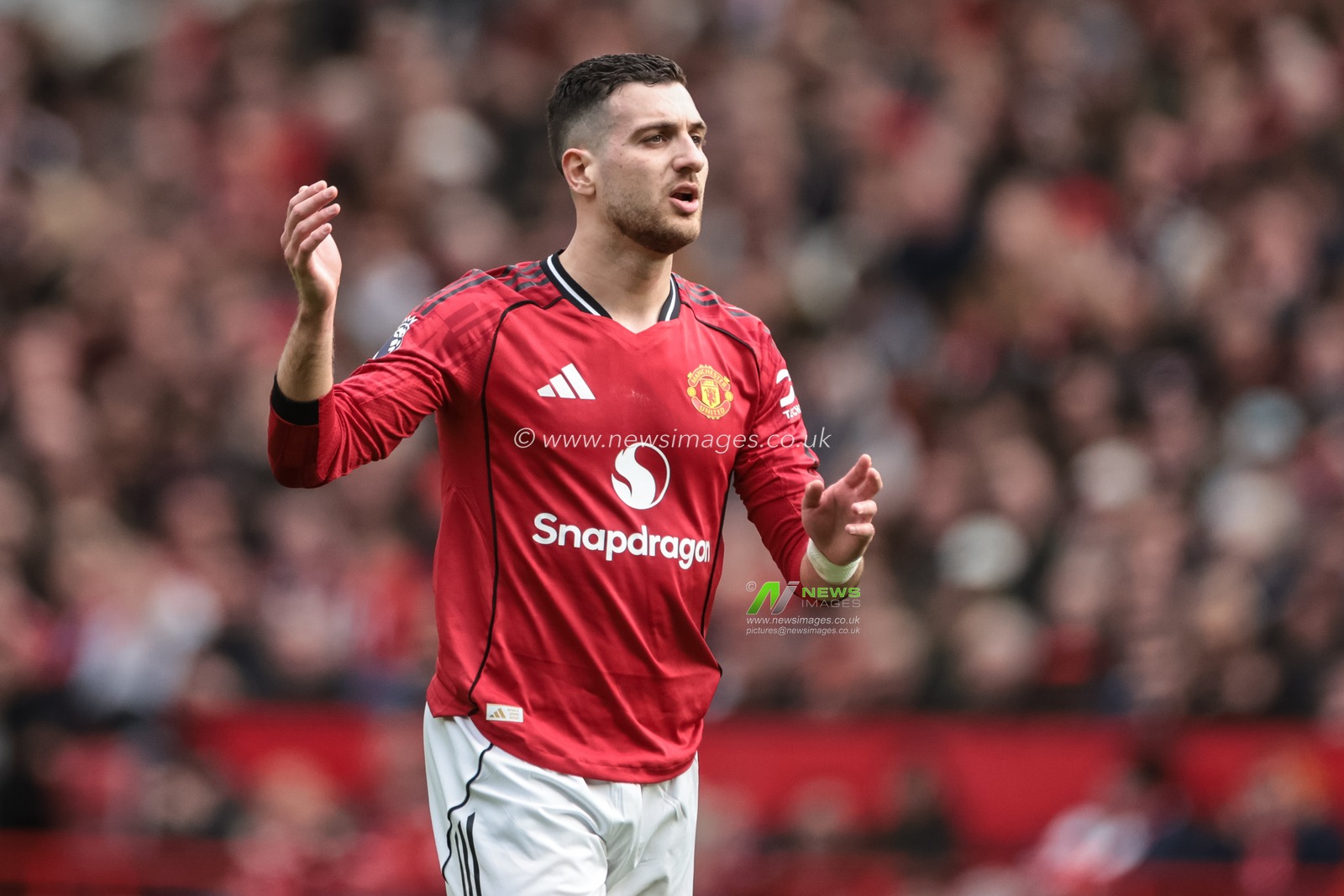Diogo Dalot of Manchester United reacts during the Premier League match Manchester United vs Crystal Palace at Old Trafford, Manchester, United Kingdom on 01 March 2026

(Photo by Mark Cosgrove/News Images)