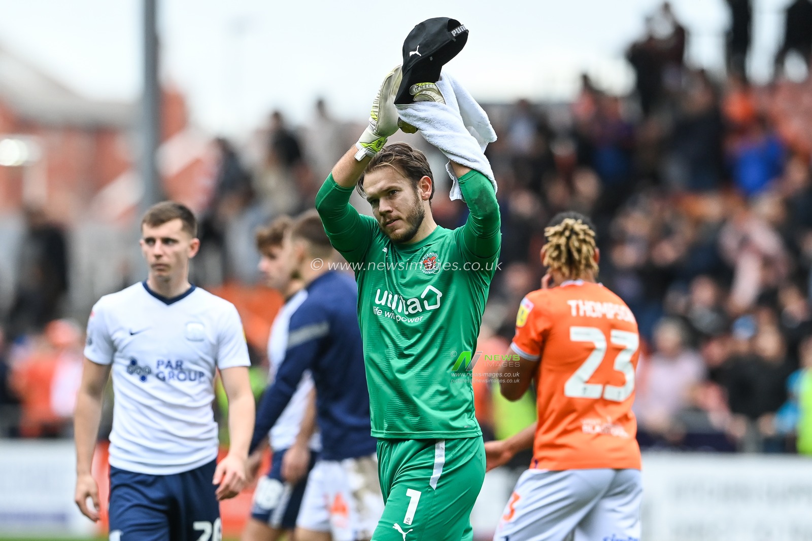 Chris Maxwell #1 of Blackpool applauds the fans at the end of the Sky Bet Championship match Blackpool vs Preston North End at Bloomfield Road, Blackpool, United Kingdom, 22nd October 2022

(Photo by Craig Thomas/News Images)