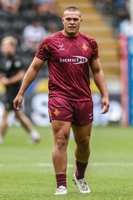 Tui Lolohea of Huddersfield Giants during pre-game warm up during the Betfred Super League round 20 match Hull FC vs Huddersfield Giants at MKM Stadium, Hull, United Kingdom, 26th July 2025

(Photo by Alfie Cosgrove/News Images)