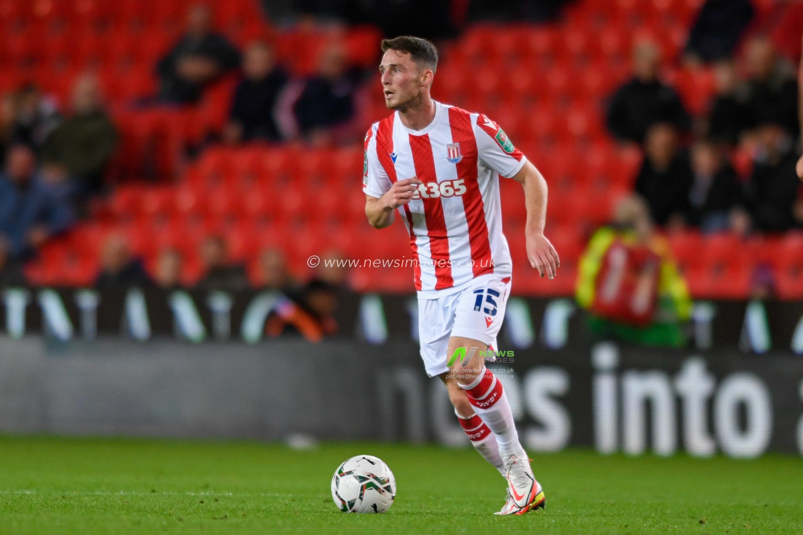 Jordan Thompson #15 of Stoke City runs forward with the ball