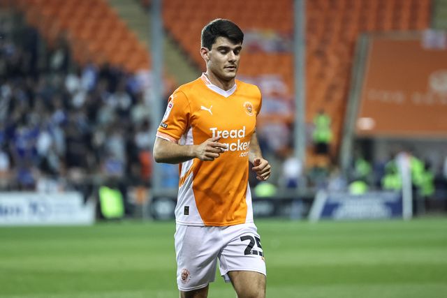 Rob Apter of Blackpool is substituted during the Sky Bet League 1 match Blackpool vs Birmingham City at Bloomfield Road, Blackpool, United Kingdom, 30th April 2025

(Photo by Mark Cosgrove/News Images)