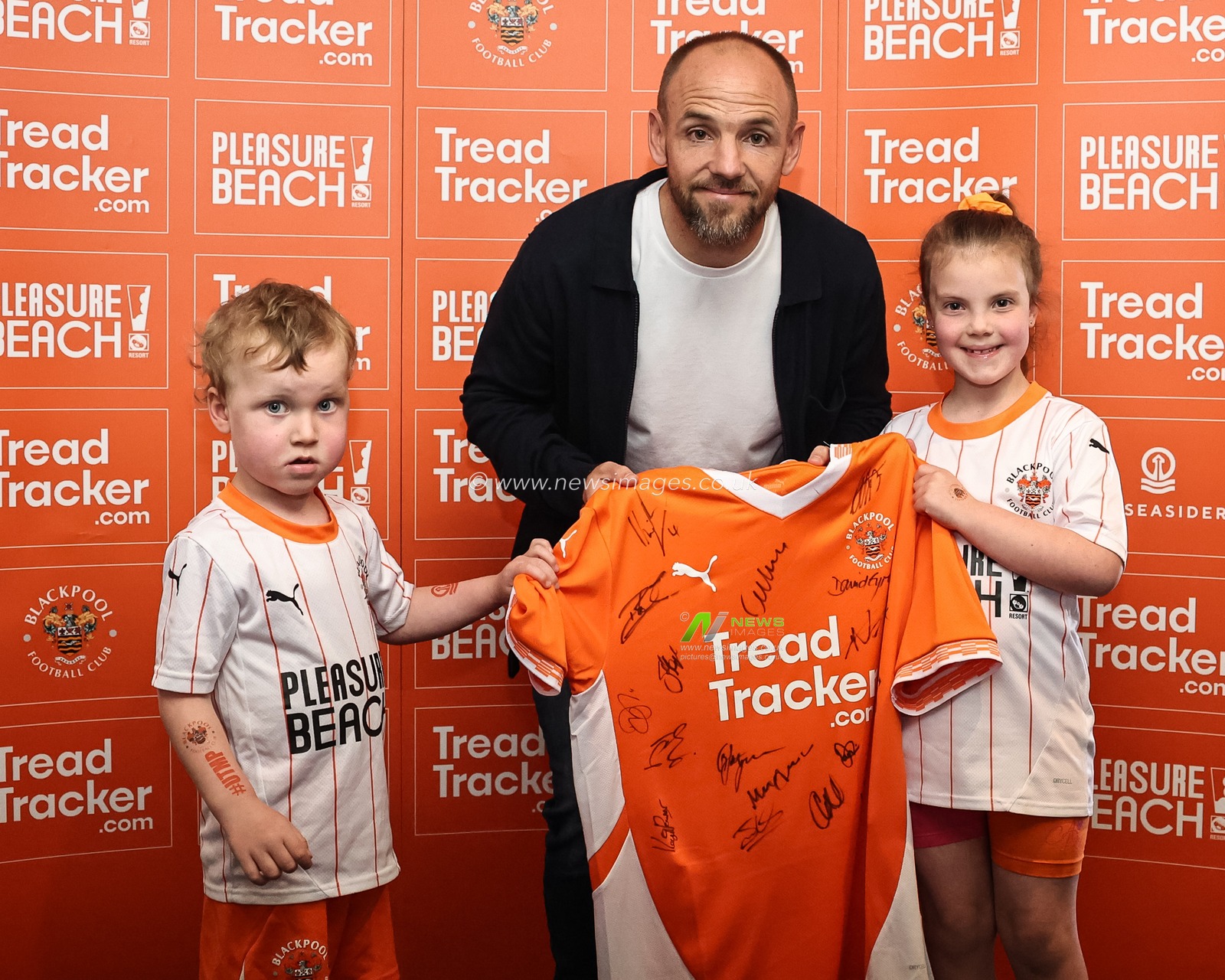 Blackpool Legends match match Blackpool vs Blackpool at Bloomfield Road, Blackpool, United Kingdom, 17th May 2025

(Photo by Mark Cosgrove/News Images)